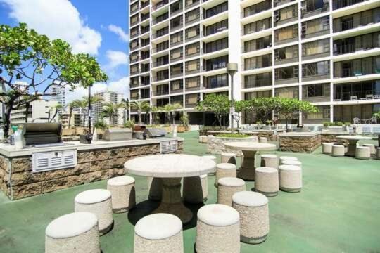 Beautifully Renovated 32Nd Floor Deluxe Ocean View Waikiki Condo Condo Хонолулу Екстериор снимка
