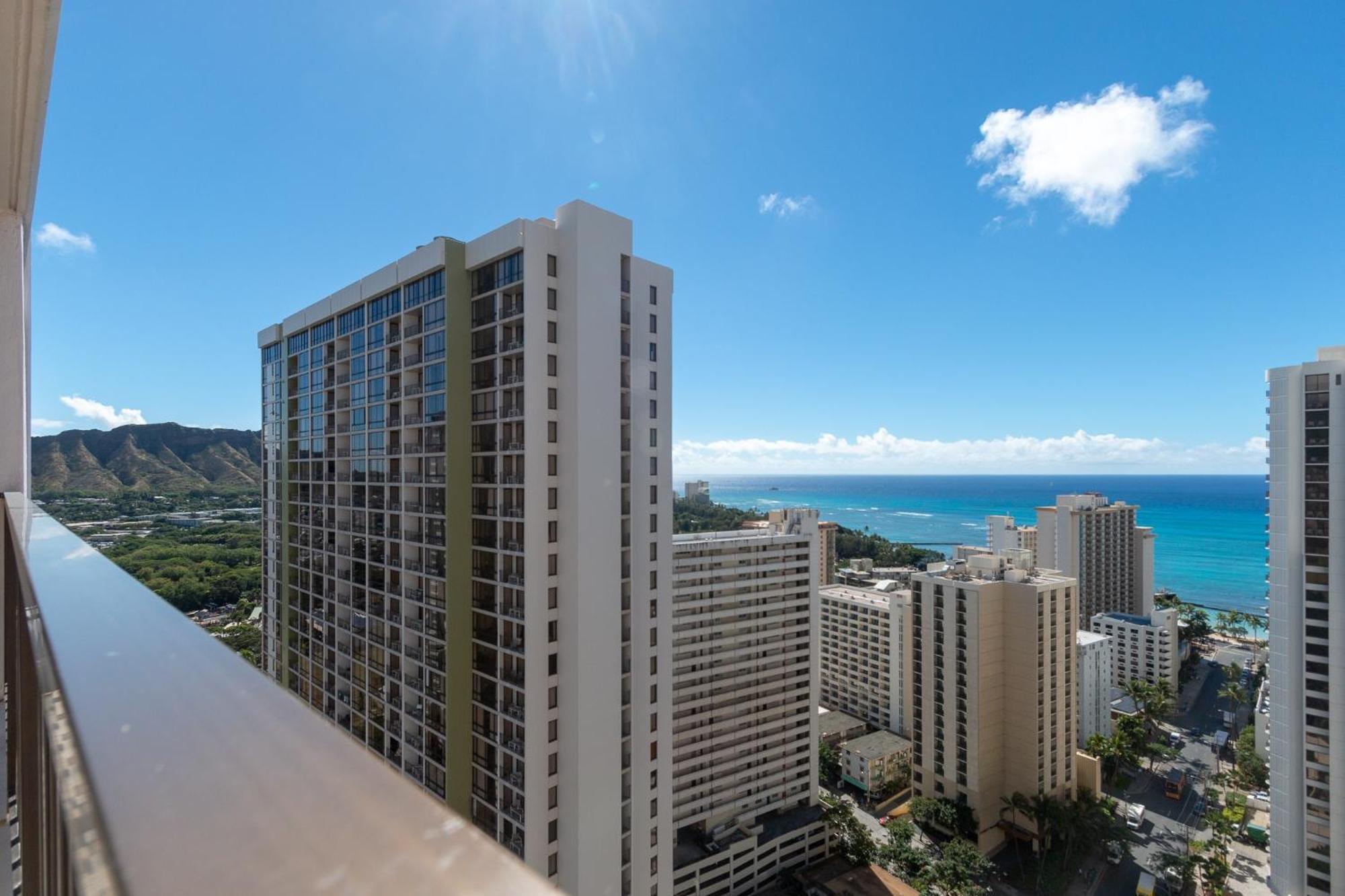 Beautifully Renovated 32Nd Floor Deluxe Ocean View Waikiki Condo Condo Хонолулу Екстериор снимка