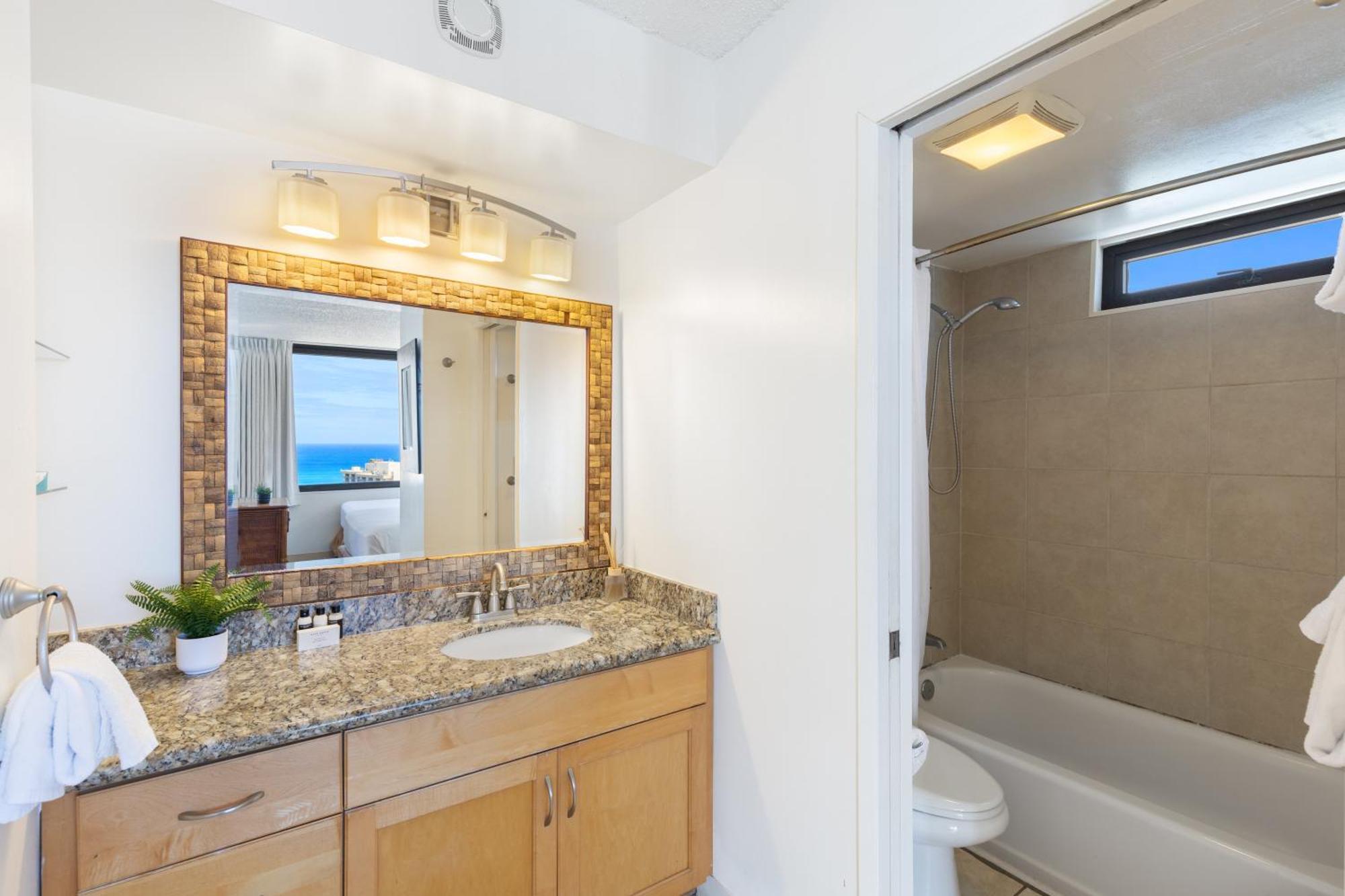 Beautifully Renovated 32Nd Floor Deluxe Ocean View Waikiki Condo Condo Хонолулу Екстериор снимка