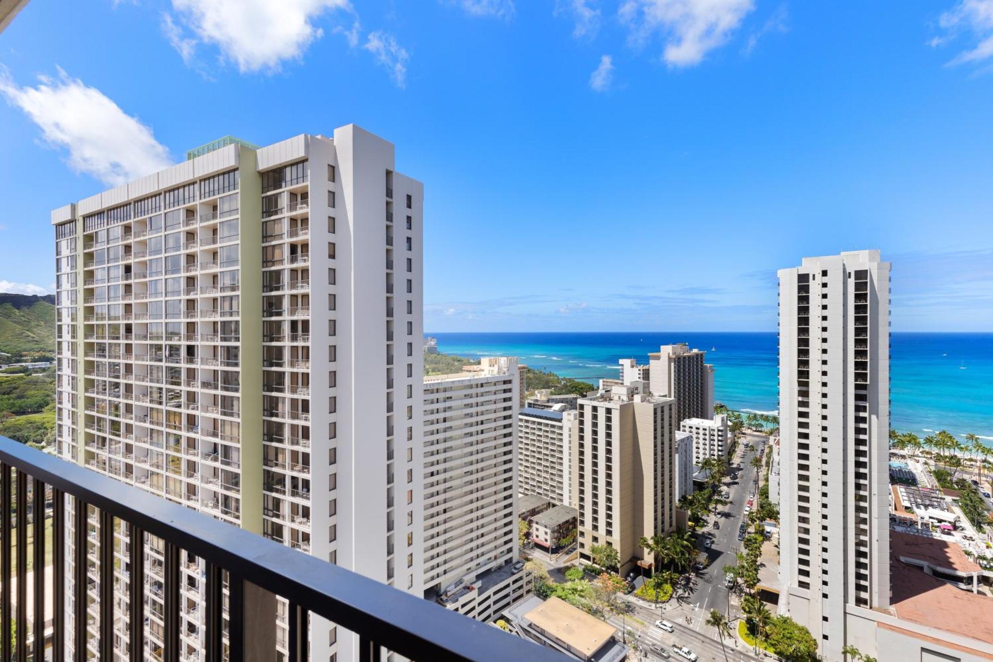 Beautifully Renovated 32Nd Floor Deluxe Ocean View Waikiki Condo Condo Хонолулу Екстериор снимка